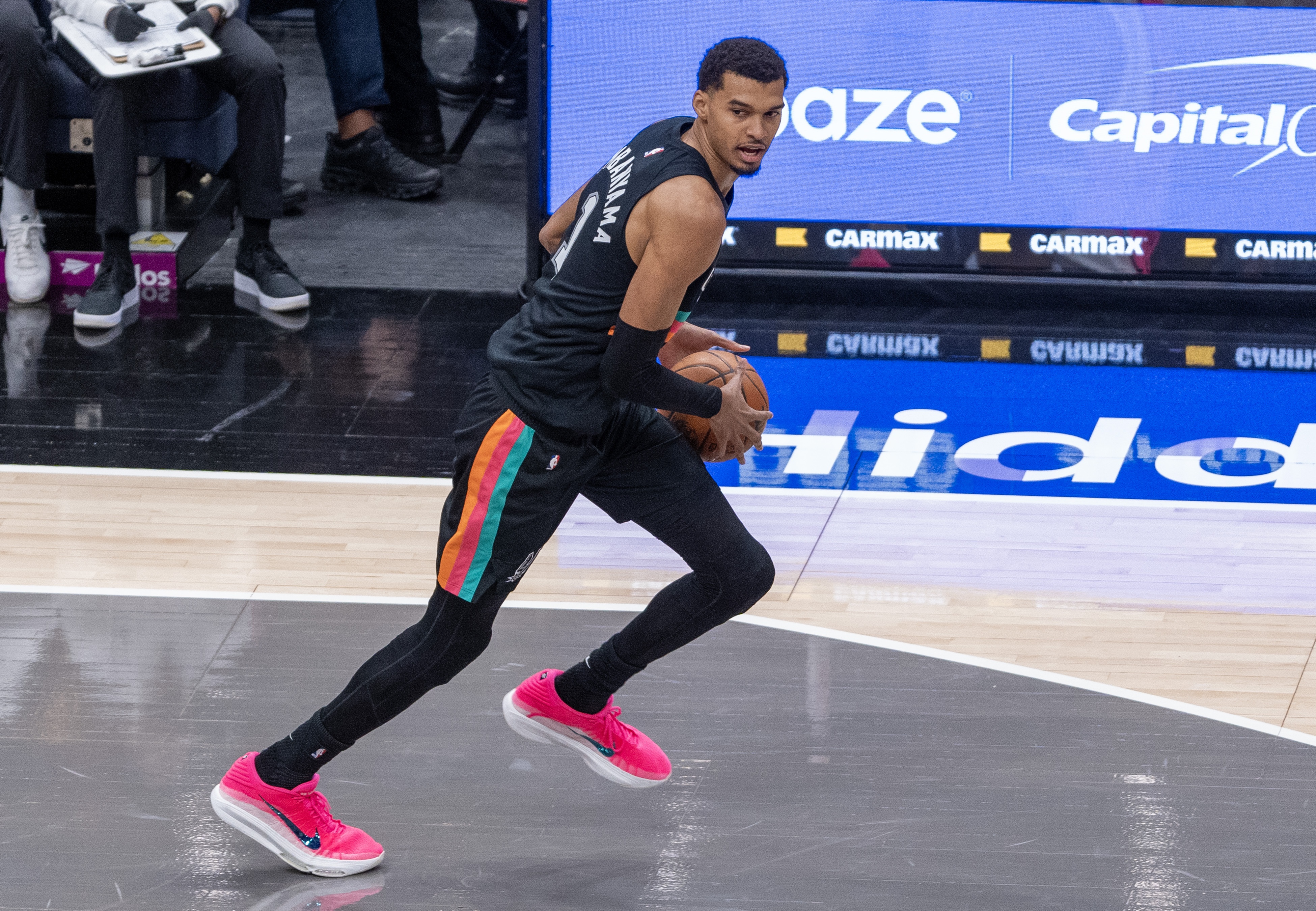 登录入口-被推了一下？文班亚马强攻欲隔扣切特 遭对手大帽拒绝